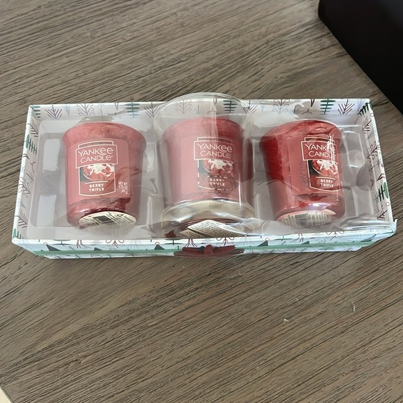 Retired Yankee Candle Votive Gift Set Berry Trifle - Picture 5 of 10